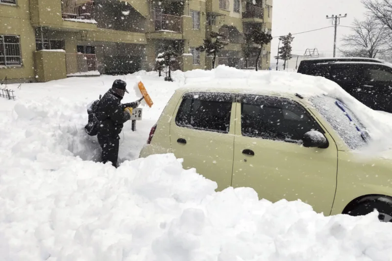 221226202118-03-japan-winter-snow-deaths-intl-hnk