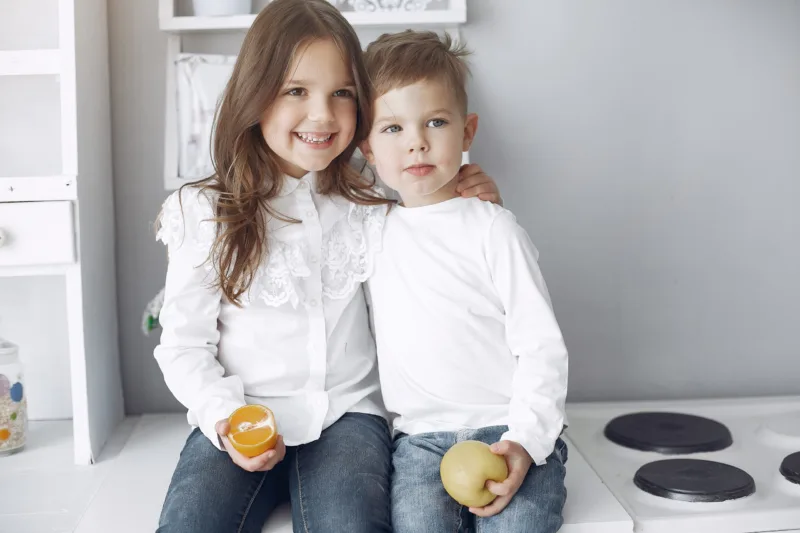 brat i sestra djeca freepik