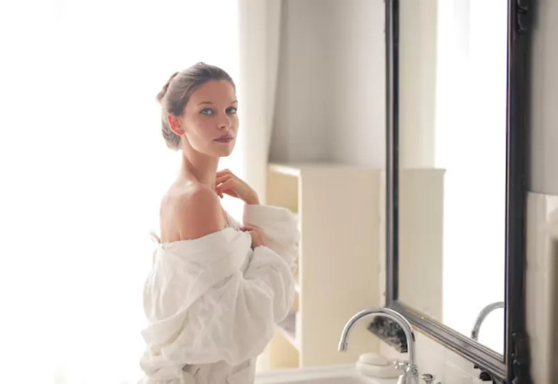 portrait-young-woman-bathroom_641386-344.jpg