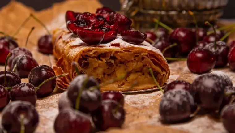 close-up-sweet-food-table
