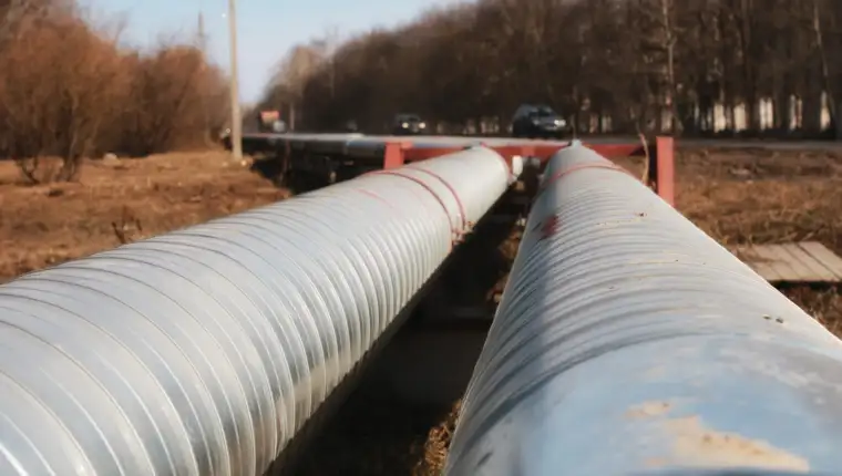 silver pipes oil outside