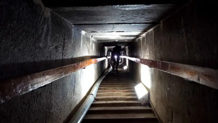 Tunnel-in-Pyramids-of-Giza-Pyramid-mysteries