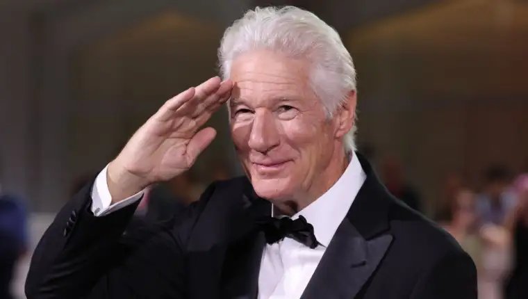 richard-gere-soc-bf79c848353845e6abf95d3f62799dcd