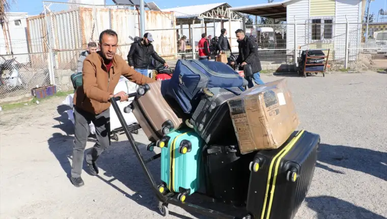 AA-20241214-36484095-36484092-SIRIJCI_SE_IZ_TURKIYE_VRACAJU_DOMOVIMA_NAKON_PADA_ASSADOVOG_REZIMA