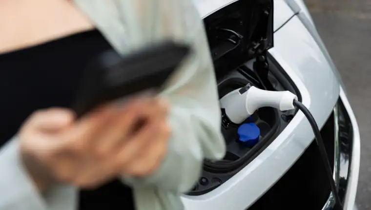 elektricni automobil freepik