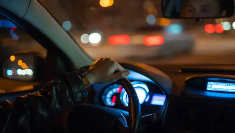 vožnja po noći freepik