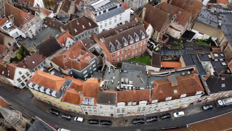 AA-20241220-36535161-36535129-BELGIJA_BRIZ_SREDNJOVJEKOVNOM_ARHITEKTUROM_PRIVLACI_TURISTE