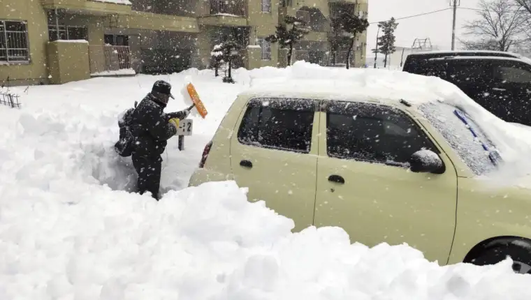 221226202118-03-japan-winter-snow-deaths-intl-hnk