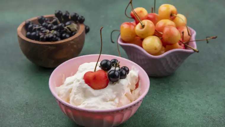 voćni jogurt freepik