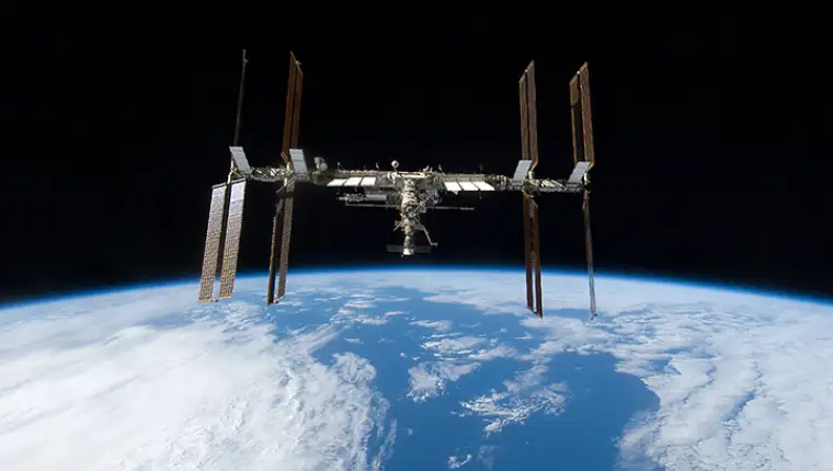 iss-seen-from-shuttle-discovery-2009