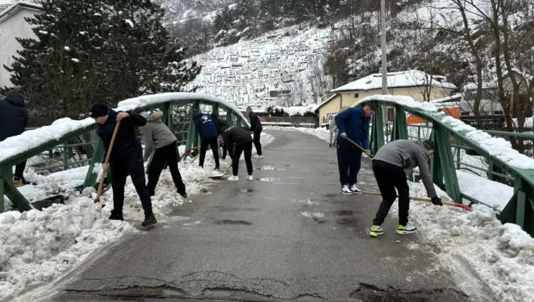 Ciscenje-snijega-Travnik-1