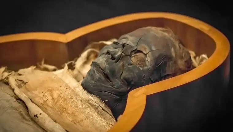 ancient-egyptian-mummy-l