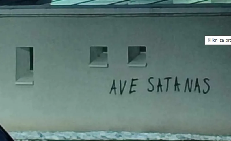 Bijela džamija grafiti