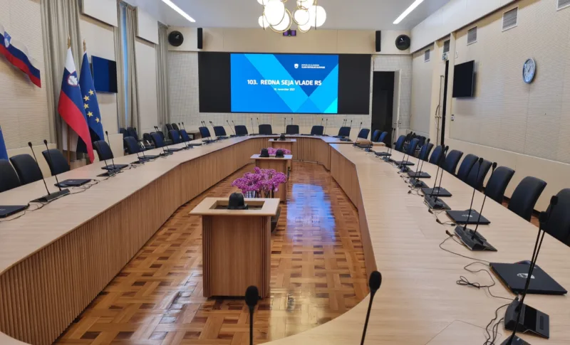referenca-AVC-Group-vlada-RS-multimedia-avdio-video-konferencni-sistem-rez