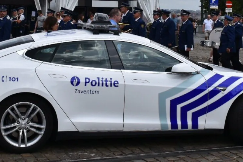 Belgium-Police-Model-S_2
