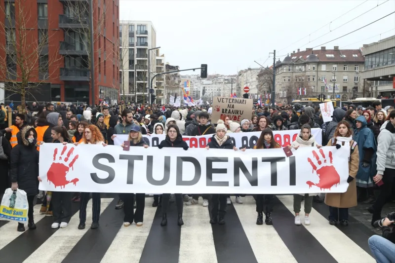AA-20250110-36709766-36709762-NEZADOVOLJNI_RADOM_TUZILASTVA_STUDENTI_BLOKIRALI_MOSTARSKU_PETLJU_U_BEOGRADU