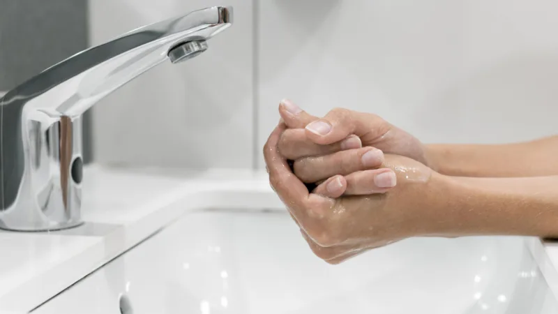 side-view-woman-washing-hands