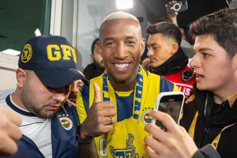 AA-20250127-36882355-36882347-BRAZILAC_TALISCA_STIGAO_U_ISTANBUL_NA_POTPIS_UGOVORA_S_FENERBAHCEOM