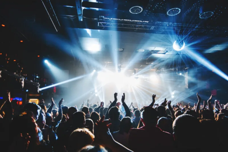 Silhouette,Of,Concert,Crowd,In,Front,Of,Bright,Stage,Lights.