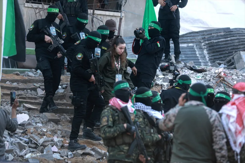 AA-20250130-36905710-36905700-HAMAS_OSLOBODIO_IZRAELSKU_VOJNIKINJU_U_OKVIRU_TRECE_RAZMJENE_ZAROBLJENIKA