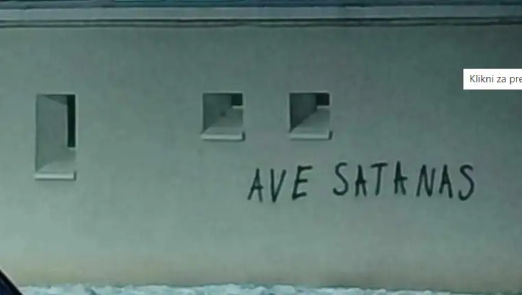 Bijela džamija grafiti