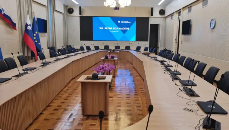 referenca-AVC-Group-vlada-RS-multimedia-avdio-video-konferencni-sistem-rez