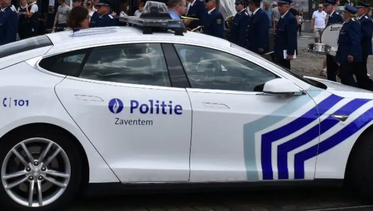 Belgium-Police-Model-S_2