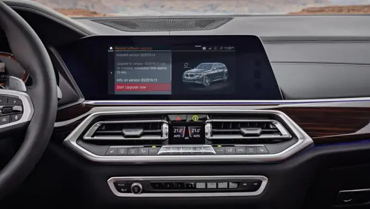 infotainment sistem u autu