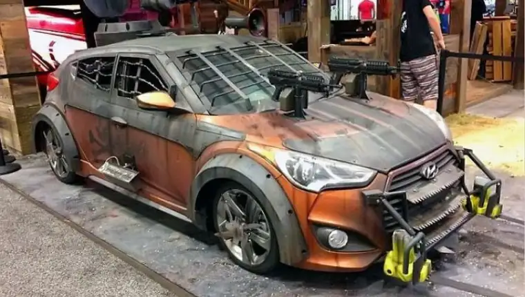 Hyundai Veloster Zombie Survival Machine 2
