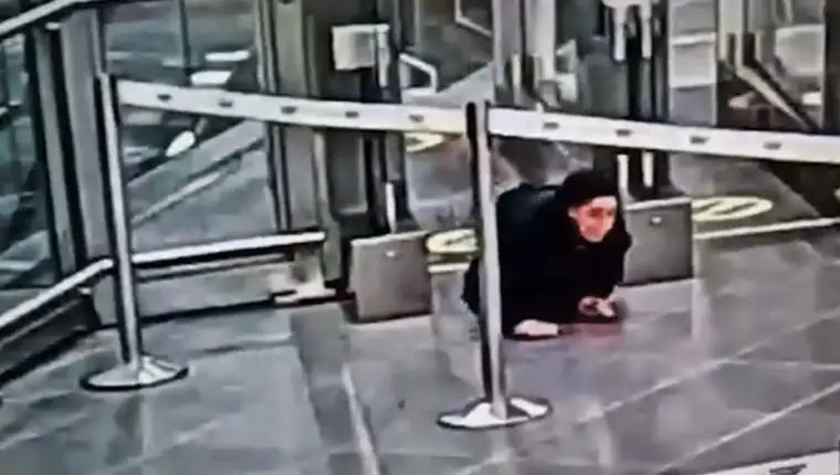 snimak žena aerodrom Beograd
