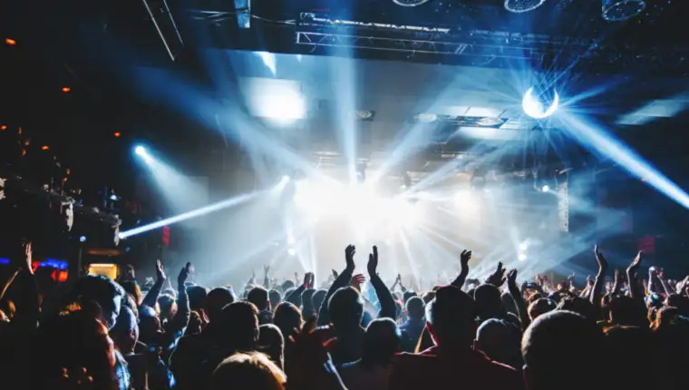 Silhouette,Of,Concert,Crowd,In,Front,Of,Bright,Stage,Lights.