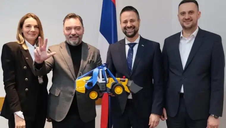 Košarac fotografija bager