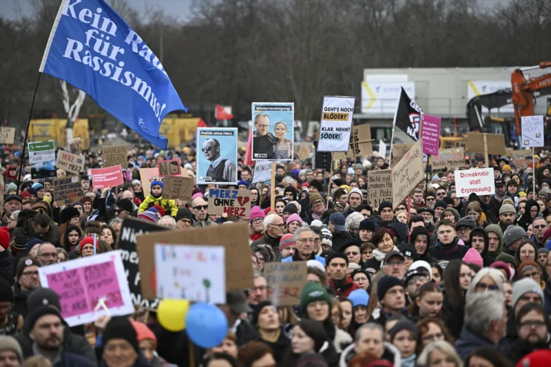 AA-20250202-36938182-36938166-PROTESTI_U_NJEMACKOJ_PROTIV_POOSTRAVANJA_MIGRACIONE_POLITIKE_I_SARADNJE_S_DESNICARIMA