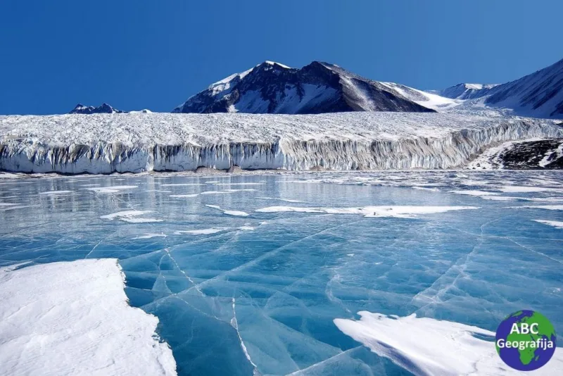 Ledenjacko-jezero-Fryxell-Transantarkticke-planine