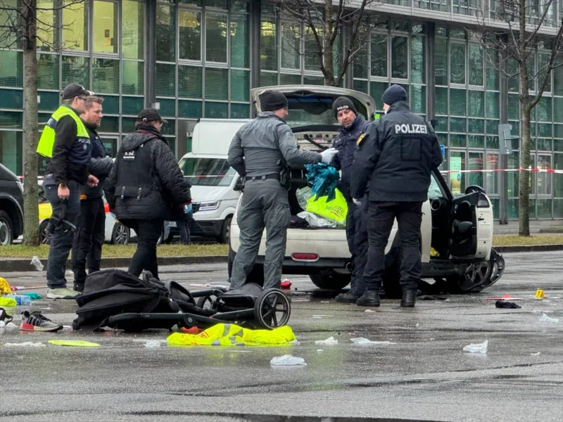 AA-20250213-37041531-37041513-AUTOMOBIL_ULETIO_U_MASU_U_MINHENU_IMA_POVRIJEDENIH