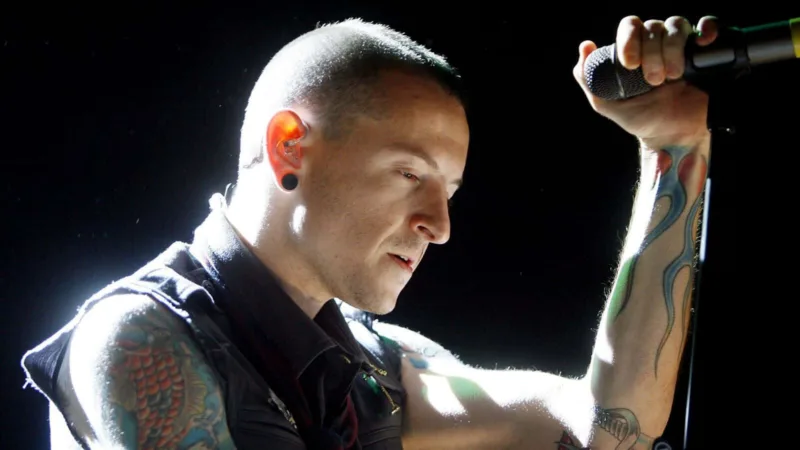 chester-bennington-performing-live-icg4bpi8knc8386s