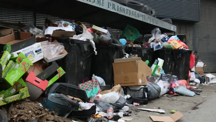 AA-20250203-36944762-36944758-PRISTINA_PROGLASILA_VANREDNO_STANJE_ZBOG_OTPADA