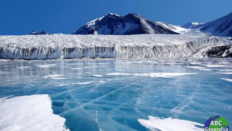 Ledenjacko-jezero-Fryxell-Transantarkticke-planine
