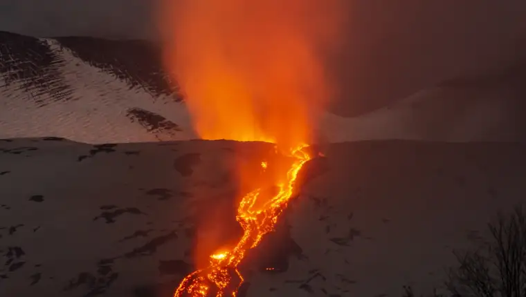 AA-20250211-37018275-37018261-NASTAVLJA_SE_ERUPCIJA_ETNE