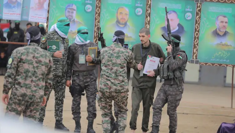 AA-20250208-36991319-36991316-HAMAS_OSLOBODIO_TROJICU_IZRAELSKIH_ZAROBLJENIKA