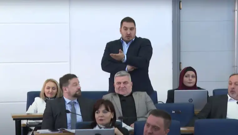 haris zahiragic admela hodzic svadja oko sjedenja
