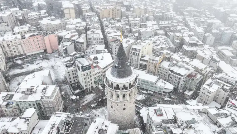 AA-20250223-37140225-37140214-ISTANBUL_POD_SNIJEGOM