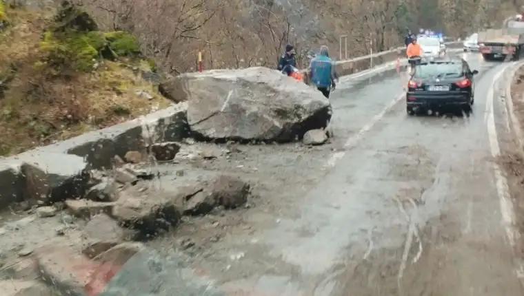 odron na cesti jablanica prozor