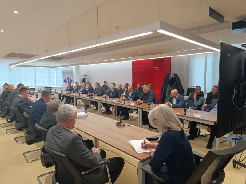 PREMIJER I MINiSITAR S DIREKTORIMA RUDNIKA
