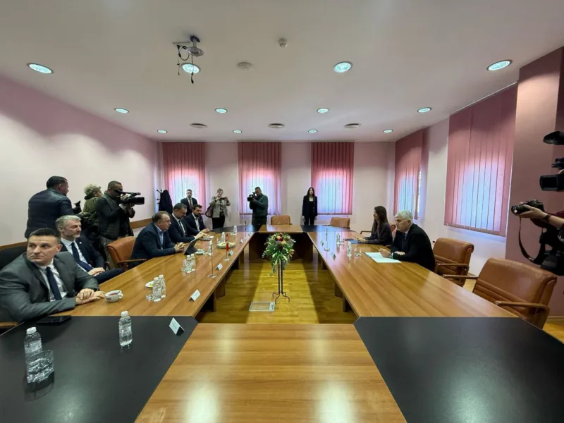 sastanak trojka hdz