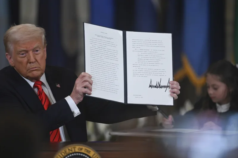 AA-20250320-37404485-37404472-TRUMP_POTPISAO_UKAZ_O_UKIDANJU_MINISTARSTVA_OBRAZOVANJA_SADA