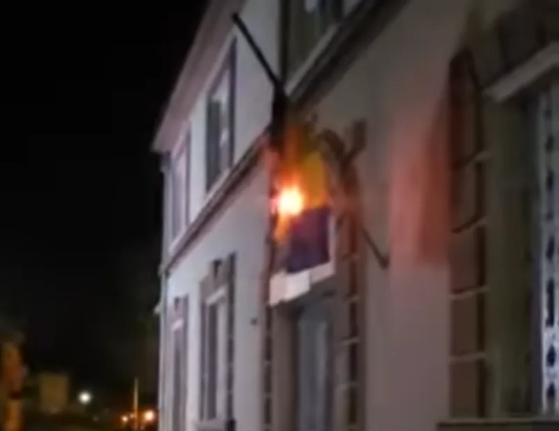 brčko zapaljena zastava bih