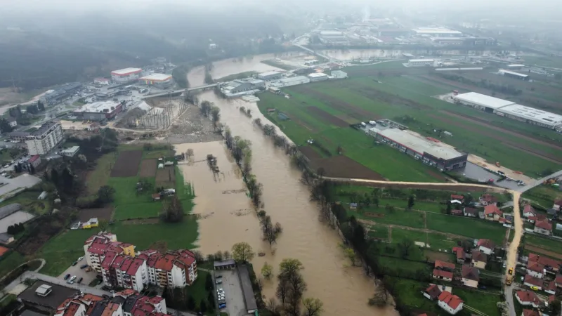 Poplave dron visoko