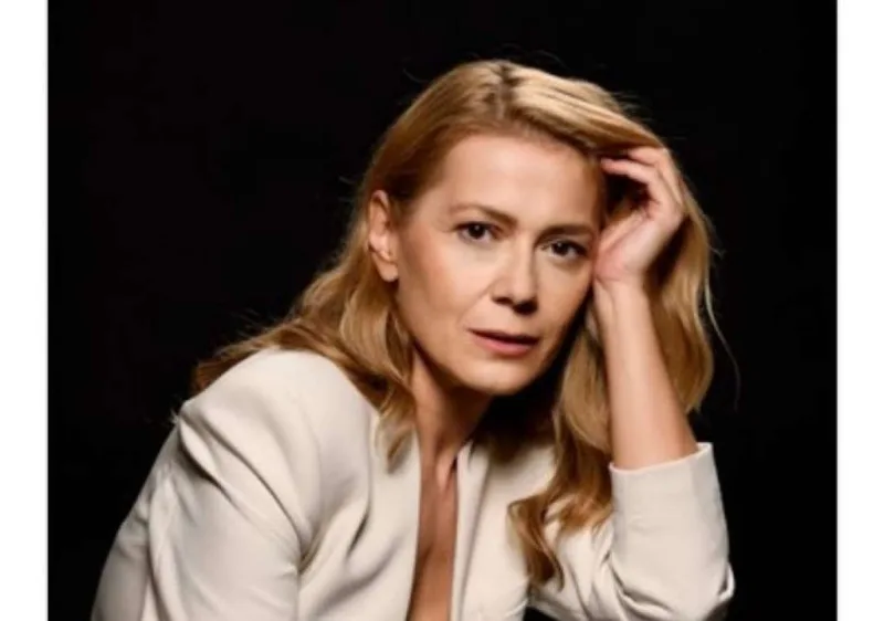 alena džebo - foto fena