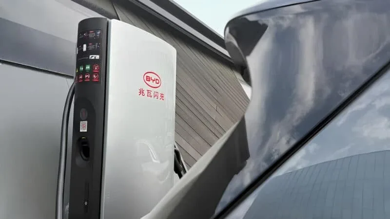 byd superpunjač za auta